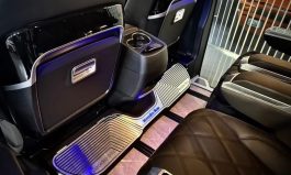 V220d 中排腳拖置物盒